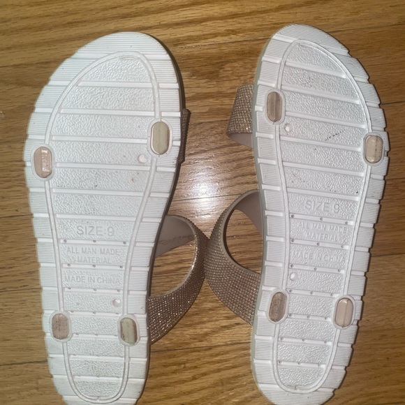 Sandals - Picture 3 of 3